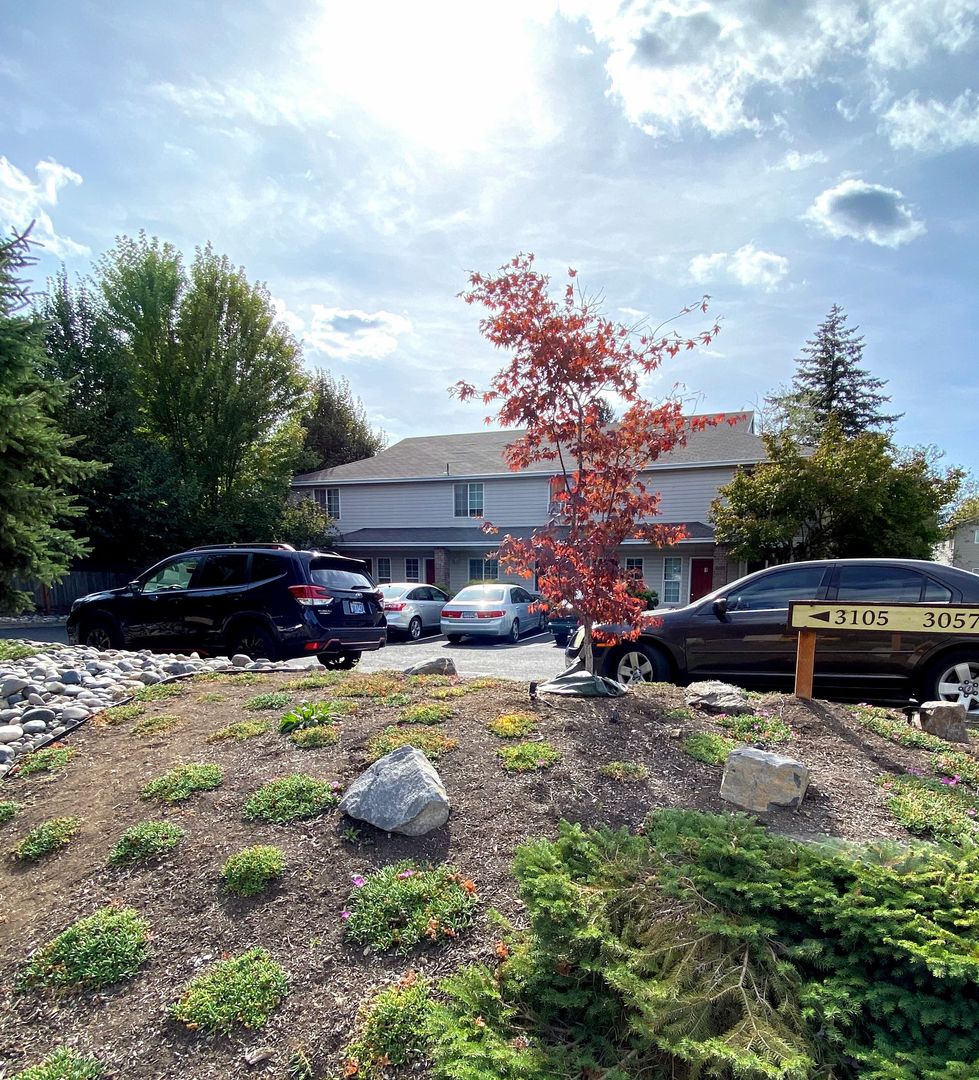 Portland Townhome: 3105 SE 89th Avenue #4