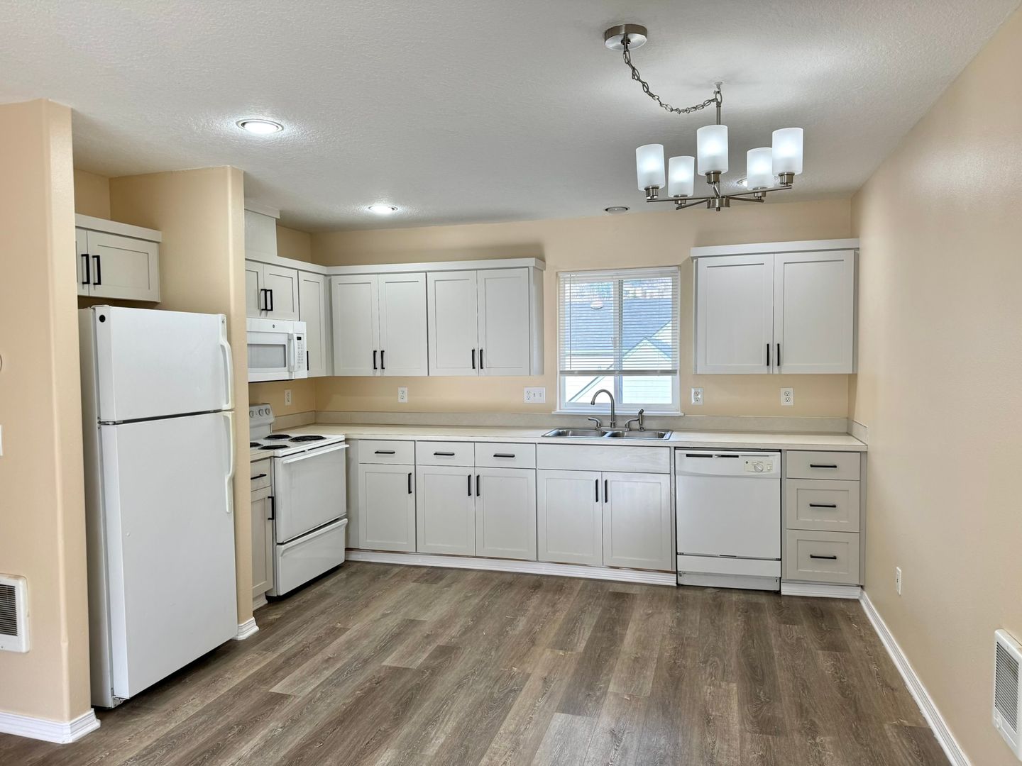 Clackamas Apartment: 14609 - 14611 SE Lone Pine Dr.