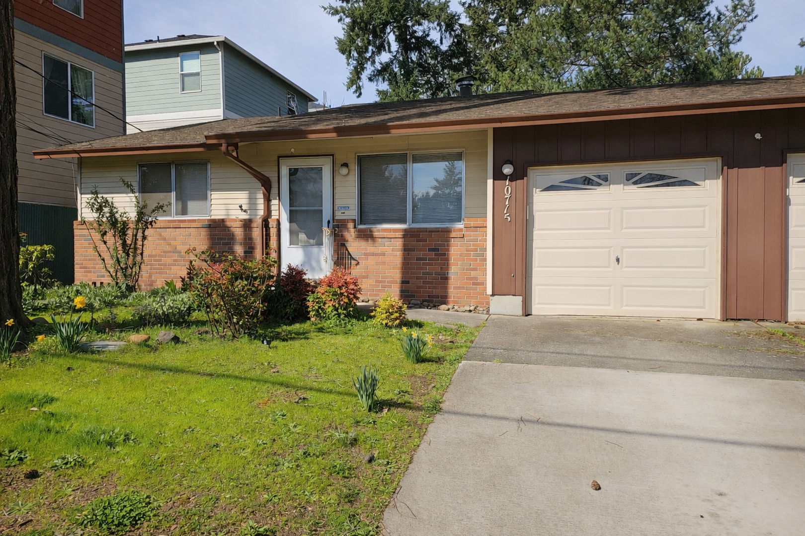 Portland Apartment: 10715 - 10717 SE Bush St