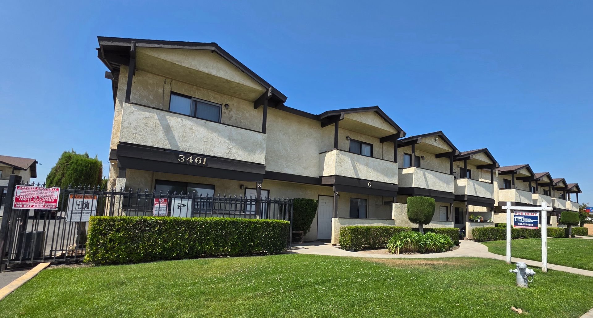 Bakersfield Apartment: 3461 S. Chester Ave