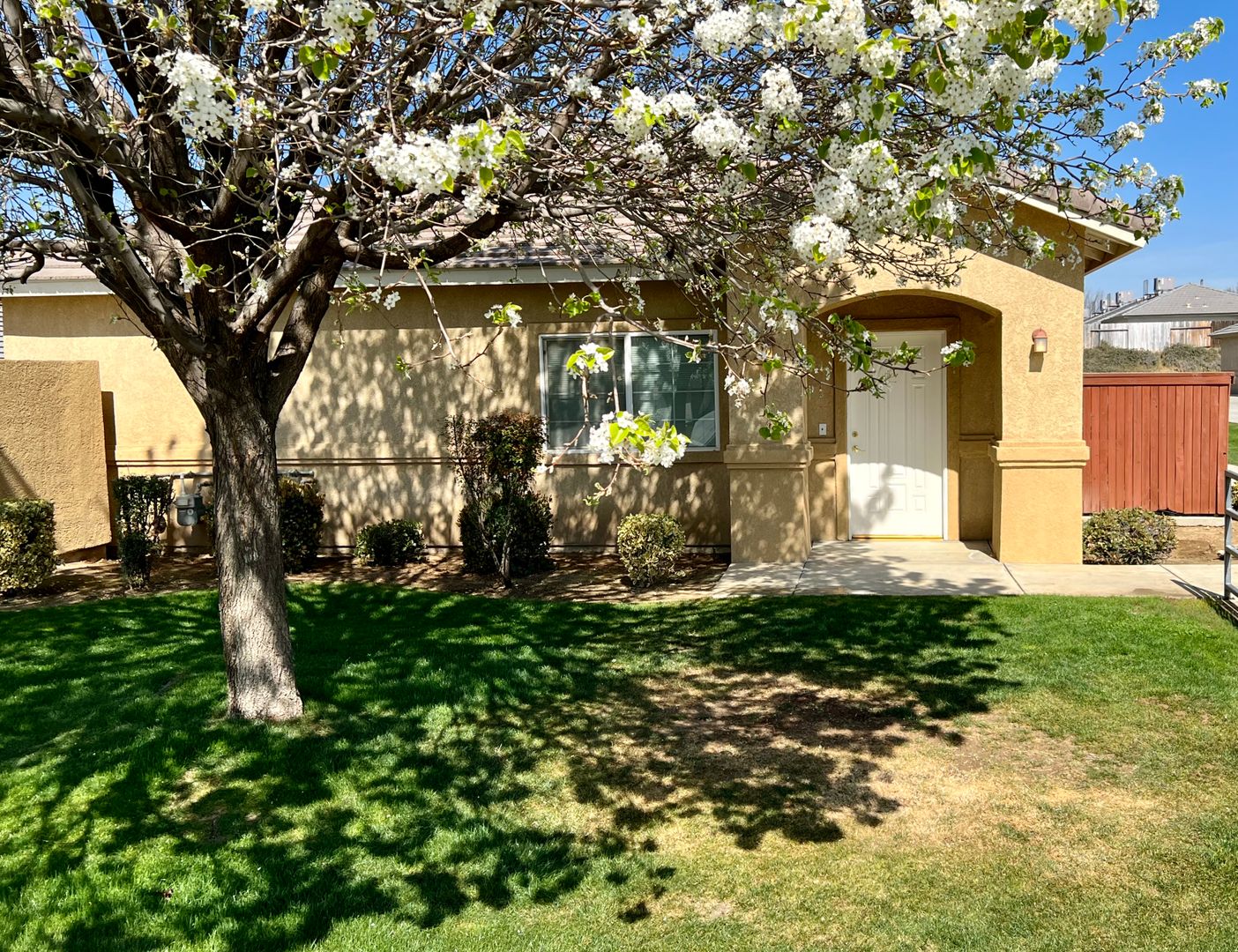Bakersfield Apartment: 708 Meadow Grove Ct. - A