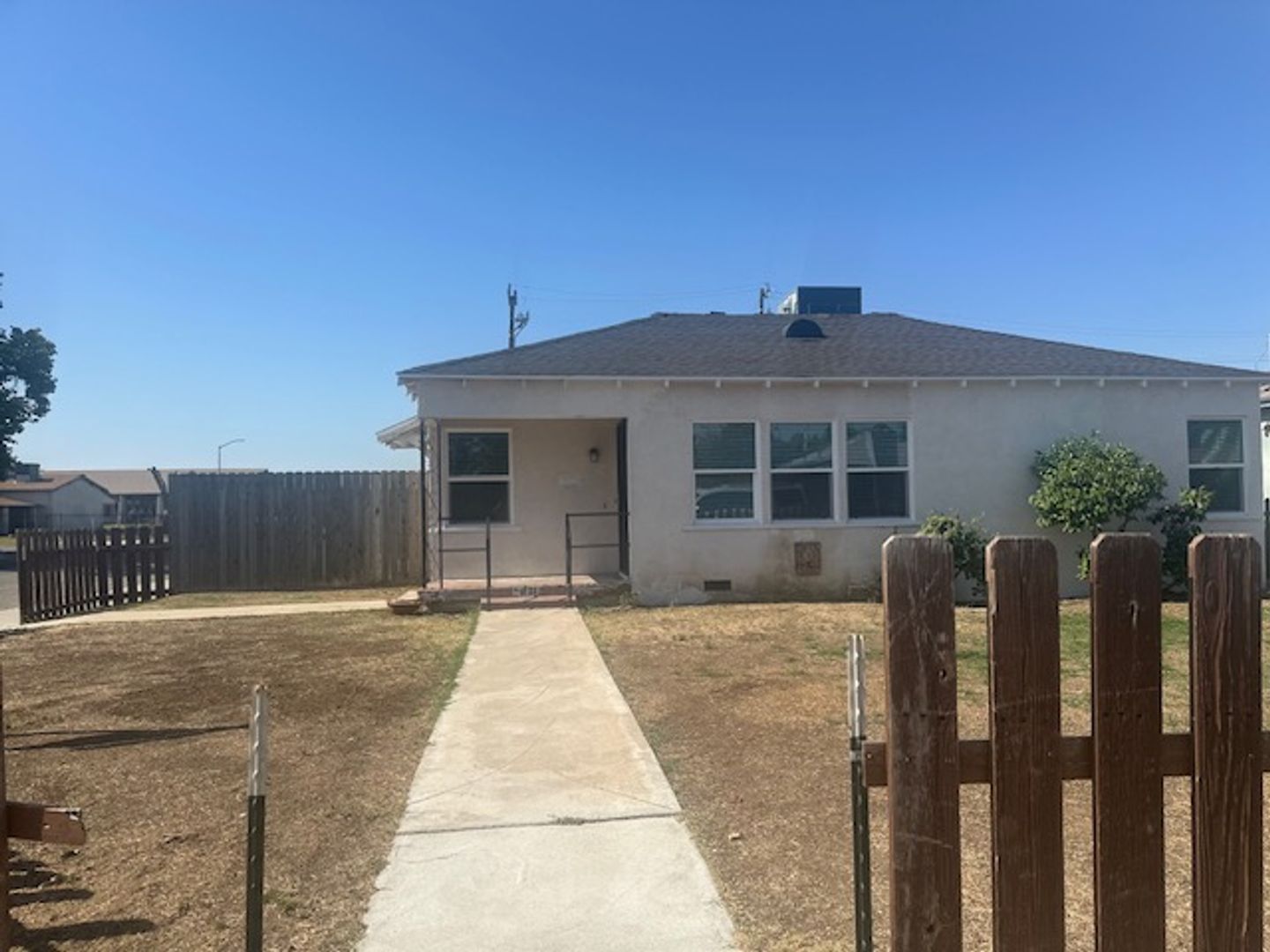 Bakersfield House: 501 Linda Vista Drive