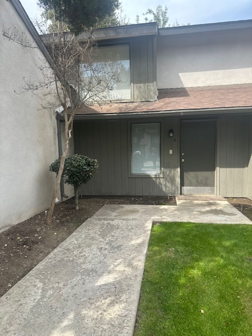 Bakersfield Apartment: 2800 Barrington St.  #B