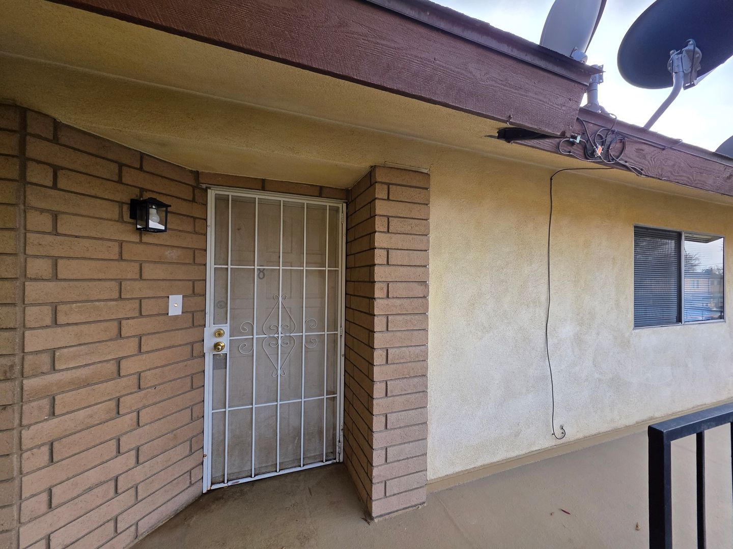 Bakersfield Apartment: 5101 Appleblossom Dr. #08