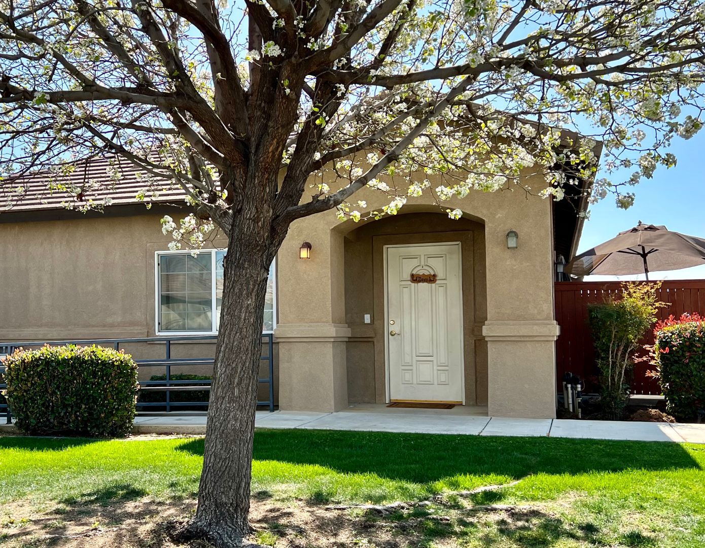 Bakersfield Apartment: 721 Meadow Grove Ct.