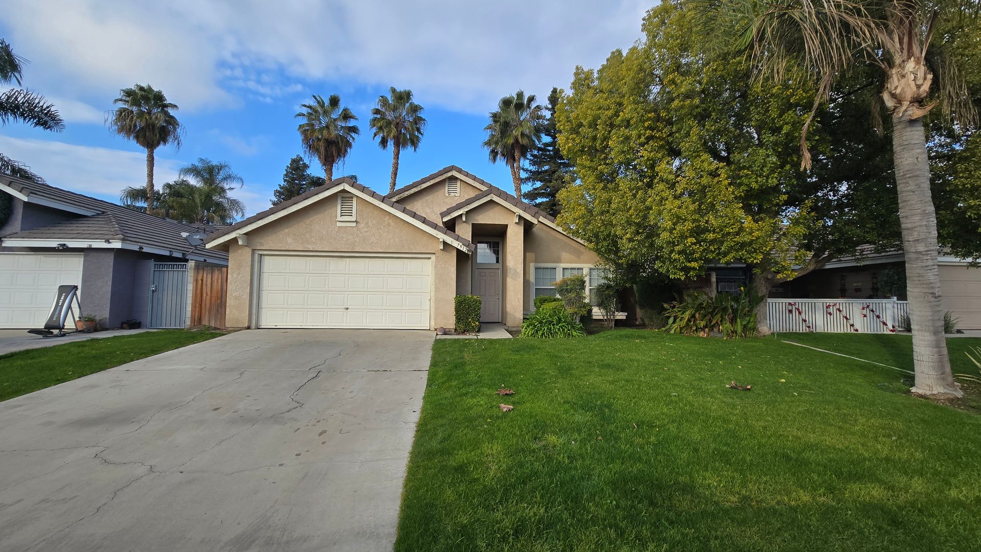 Bakersfield House: 7912 Rushing River Ct.