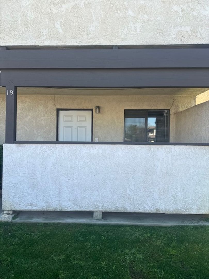 Bakersfield Apartment: 3461 S. Chester Ave