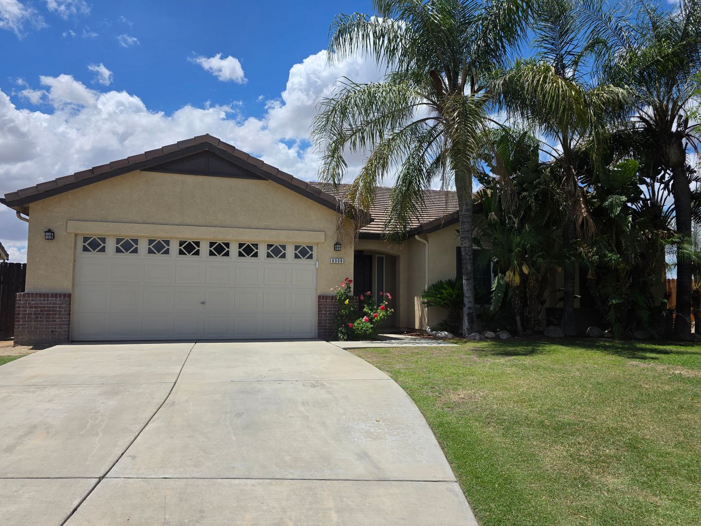Bakersfield House: 6309 Lost Peak Ct
