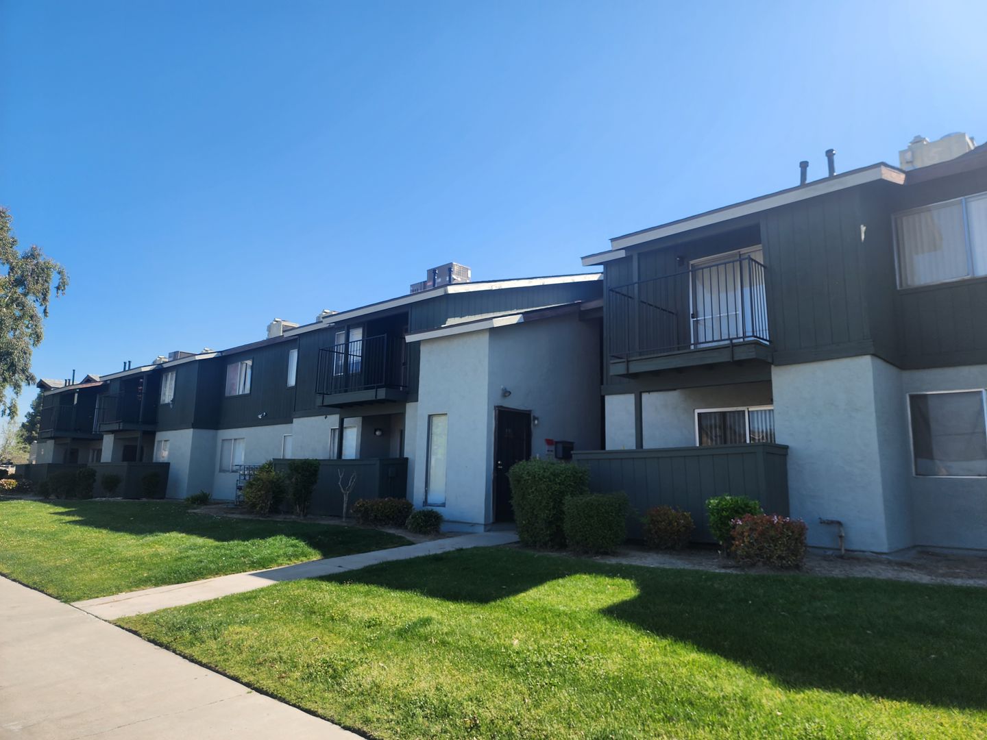 Bakersfield Apartment: 3900 El Potrero Lane #4