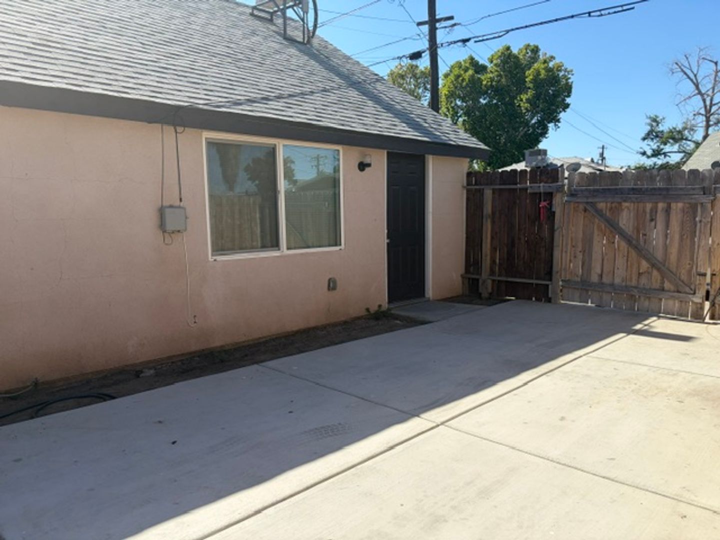 Bakersfield House: 219 Lincoln St. #B