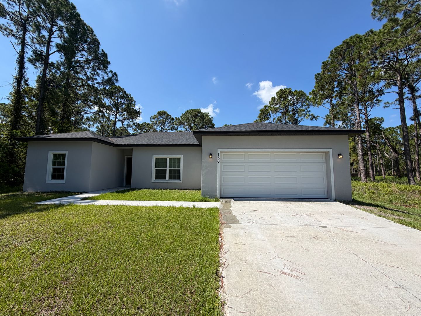 Palm Bay House: 130 Dailey St SE