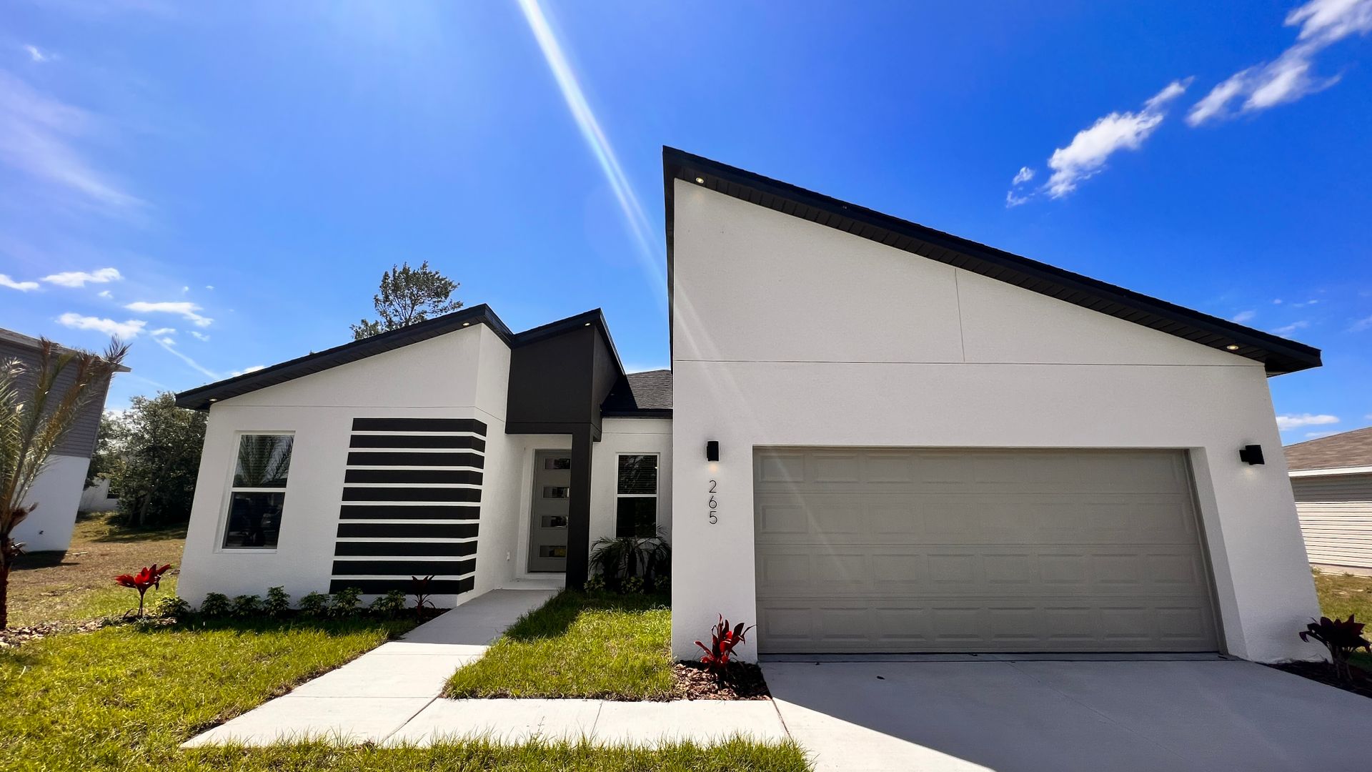 Poinciana House: 265 Hyacinth Ct
