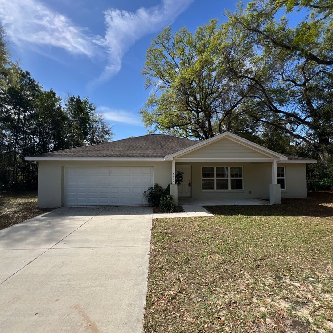 Summerfield House: 8260 SE 158th St