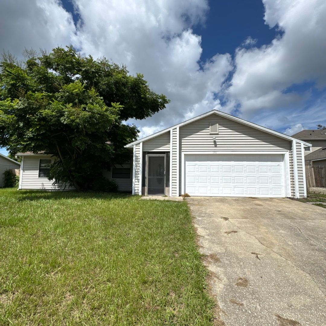 Deltona House: 170 Rosedale Dr.