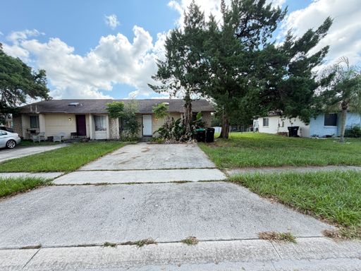 FANTASTIC 2 Bed 2 Bath Duplex with a HUGE backyard!! – photo 1