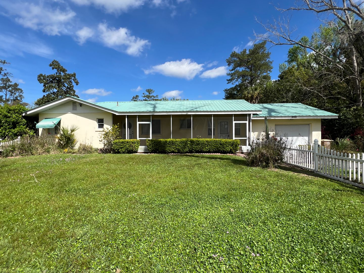 Ocala House: 3725 East Fort King St