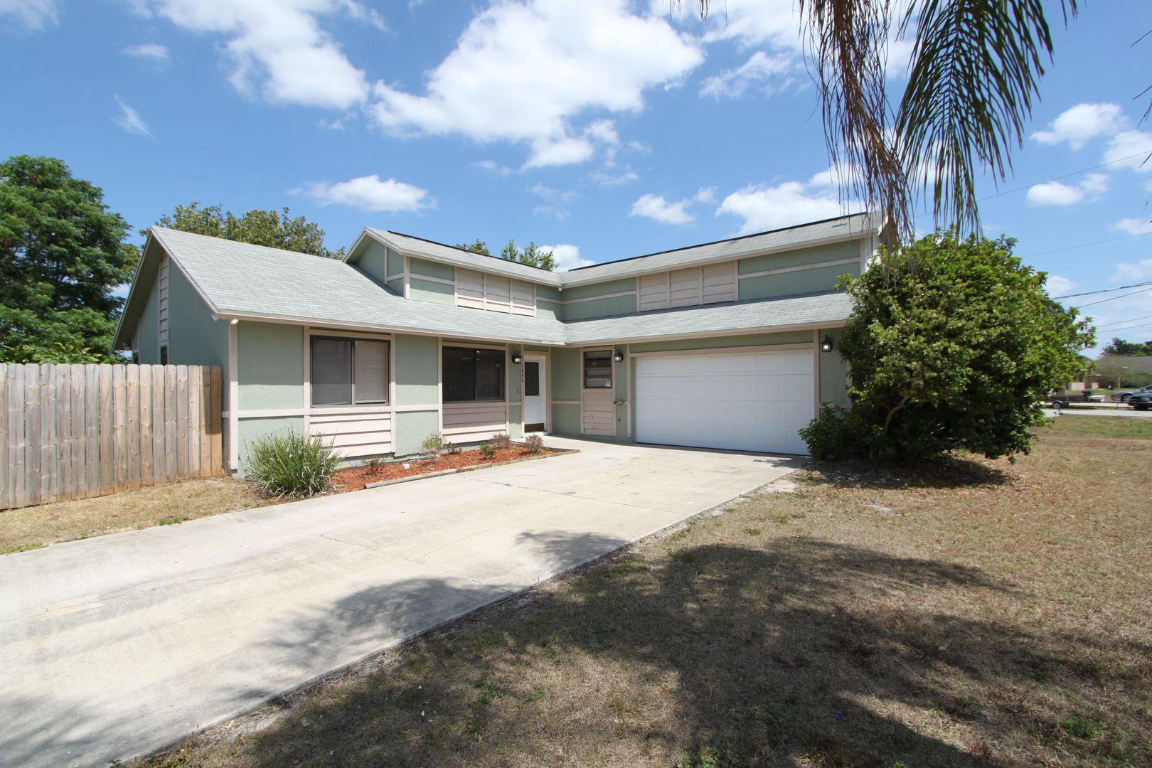 Deltona House: 1886 Elkcam Blvd