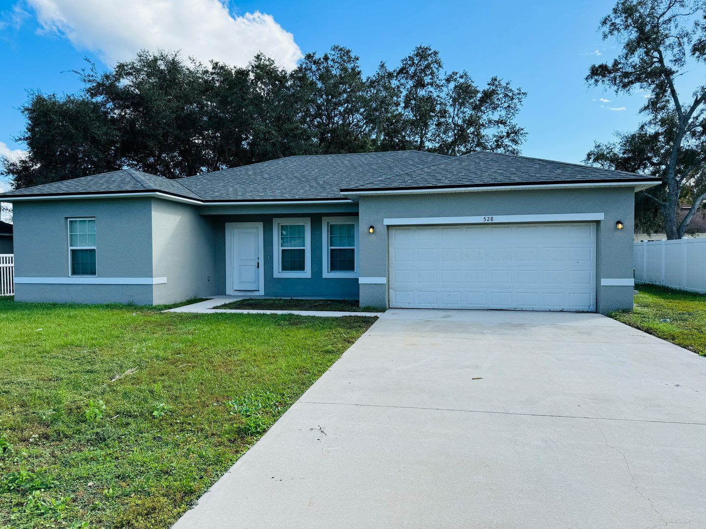 Poinciana House: 528 Finch Lane