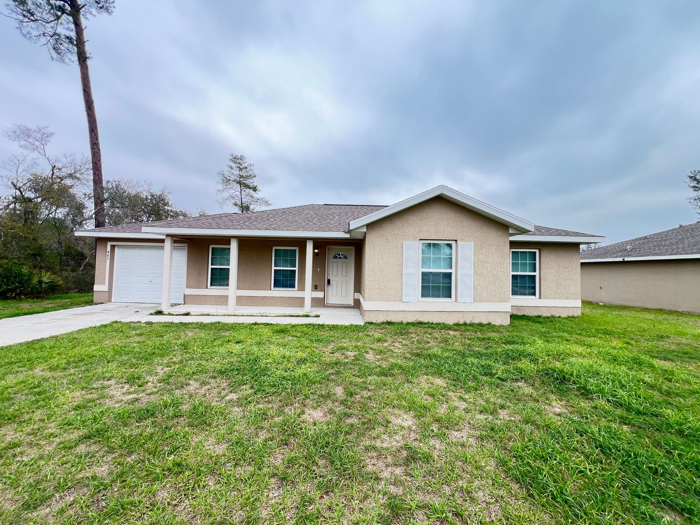 Ocala House: 485 Marion Oaks Ln