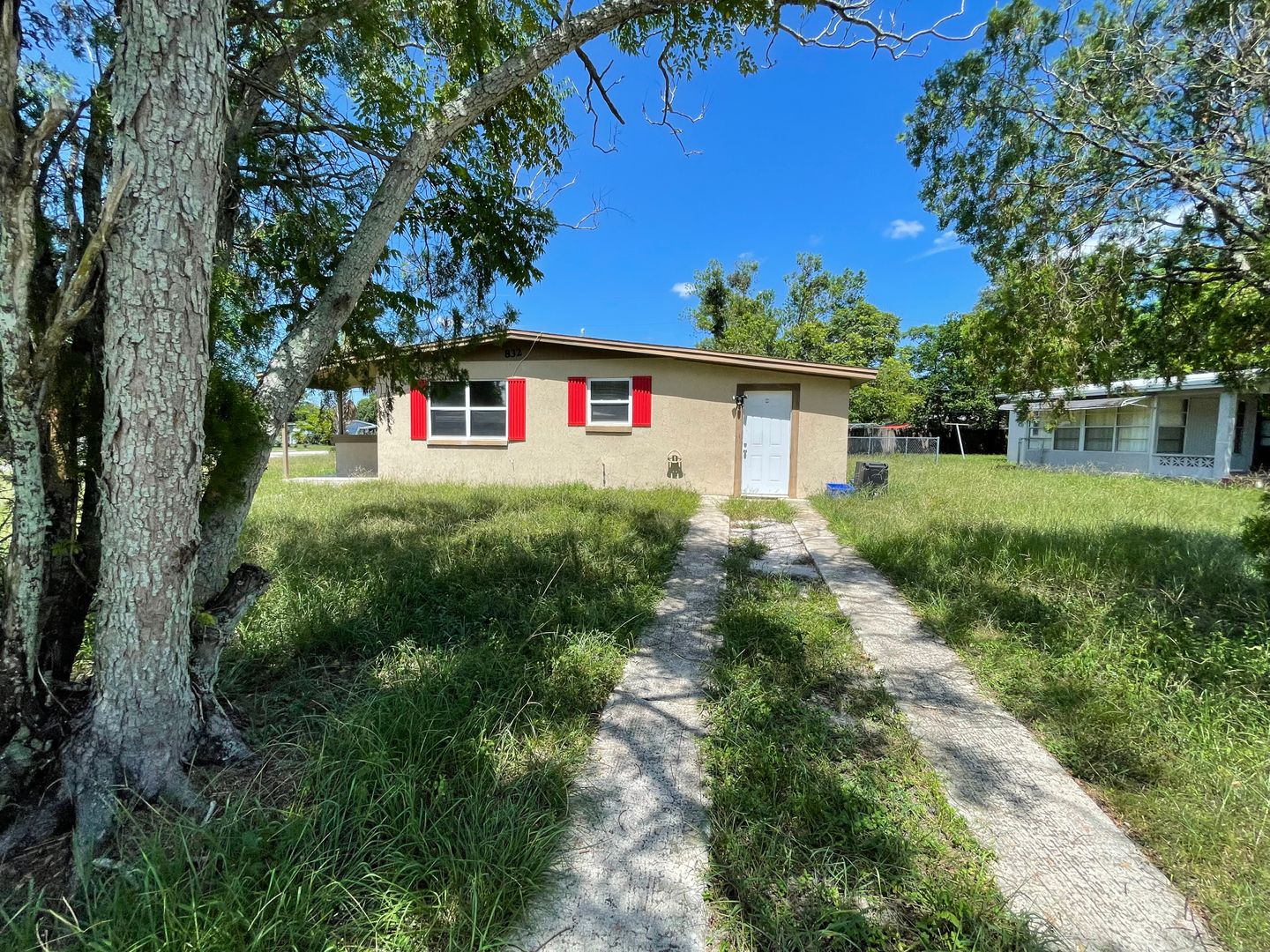 Deltona House: 832 Rockhill St