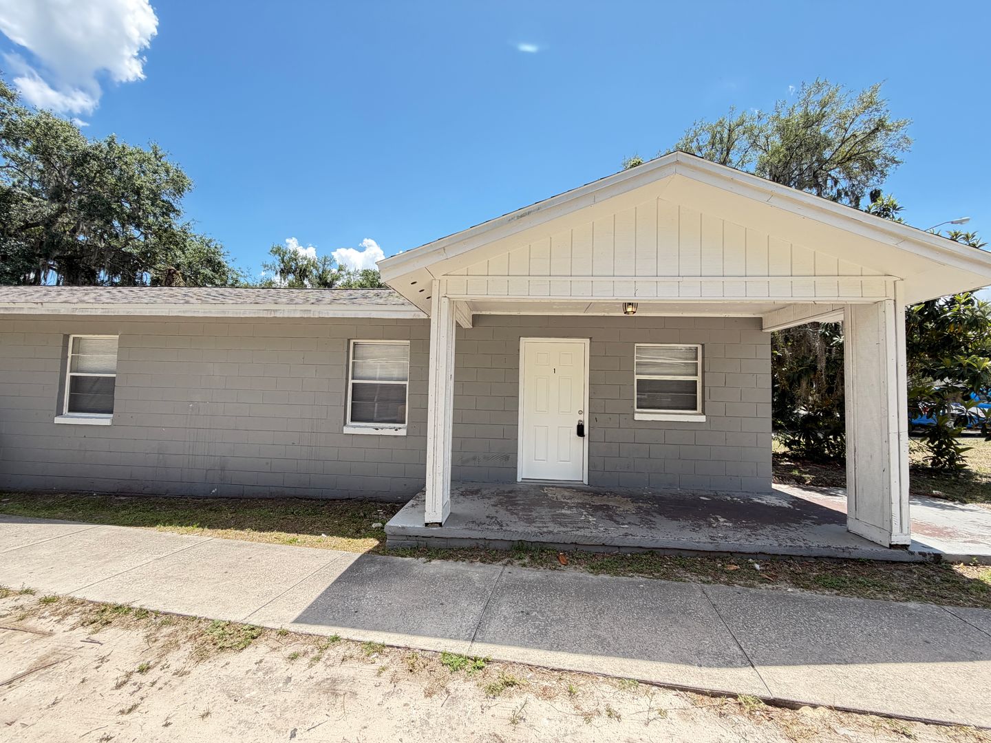 Leesburg House: 1118 Tuskegee St #1