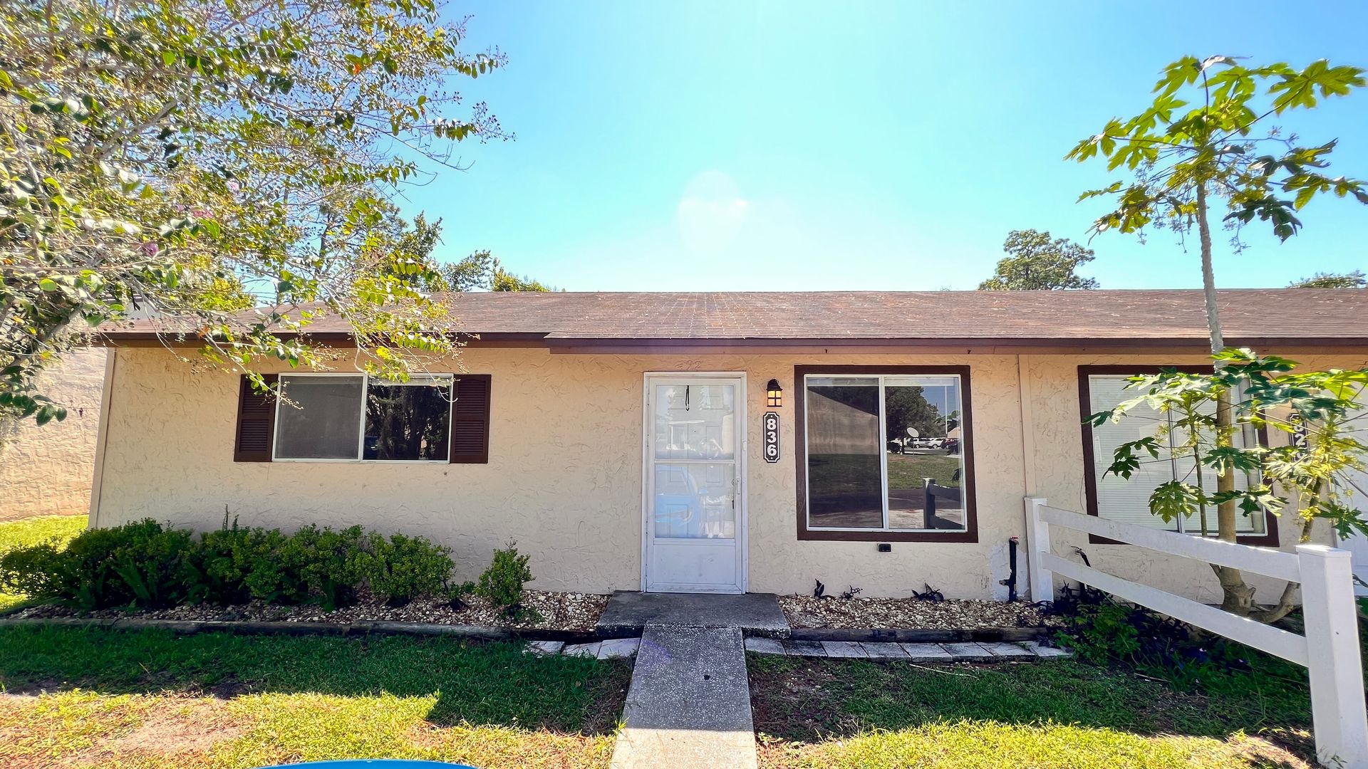 Tavares House: 836 W Rosewood Ln