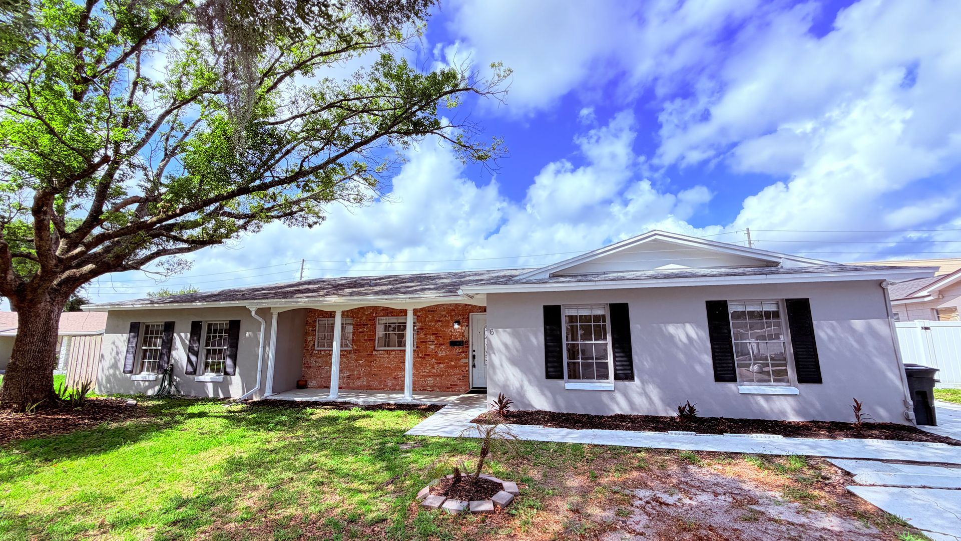 Casselberry House: 6 Carriage Hill Cir