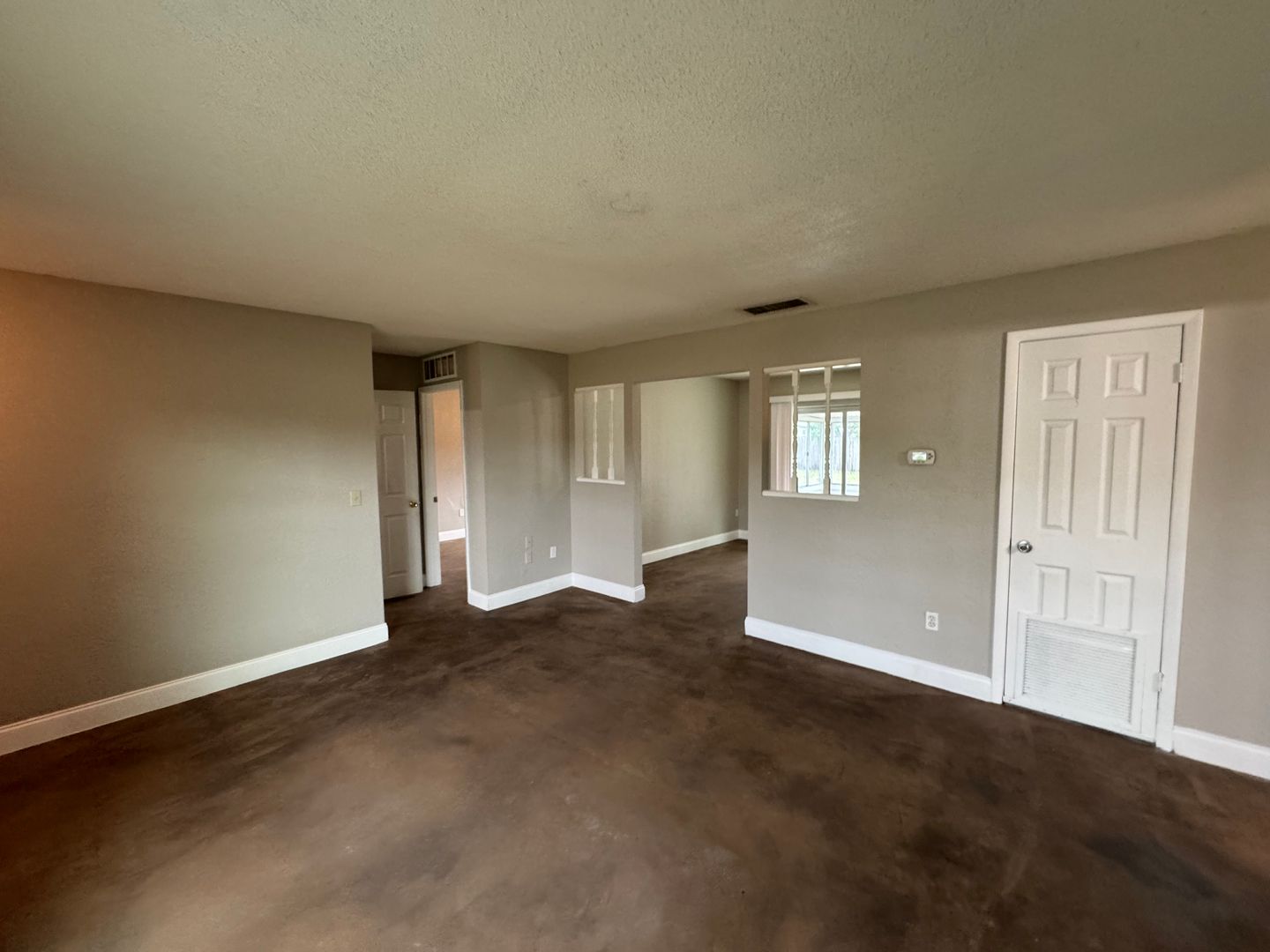 Deltona House: 1199 Lawrence Ave
