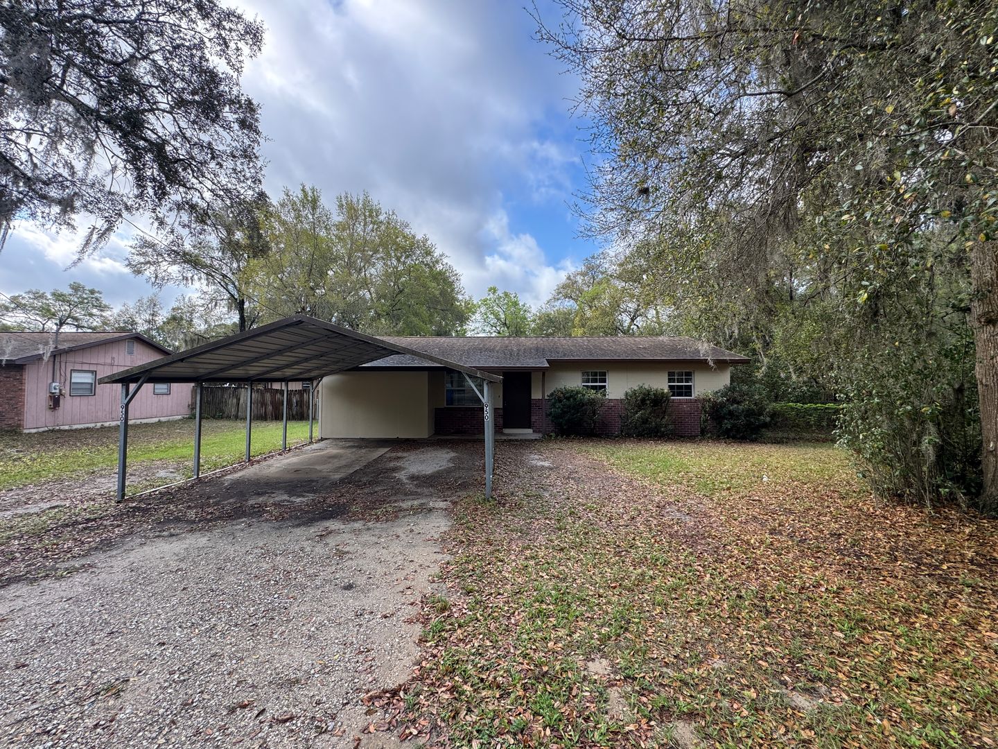 Orange City House: 950 W French Ave