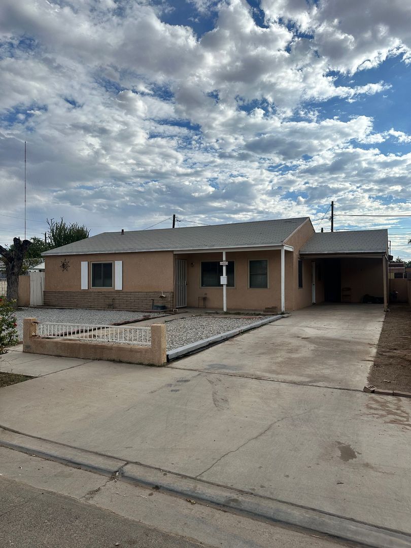 Yuma House: 309 S 21st Ave