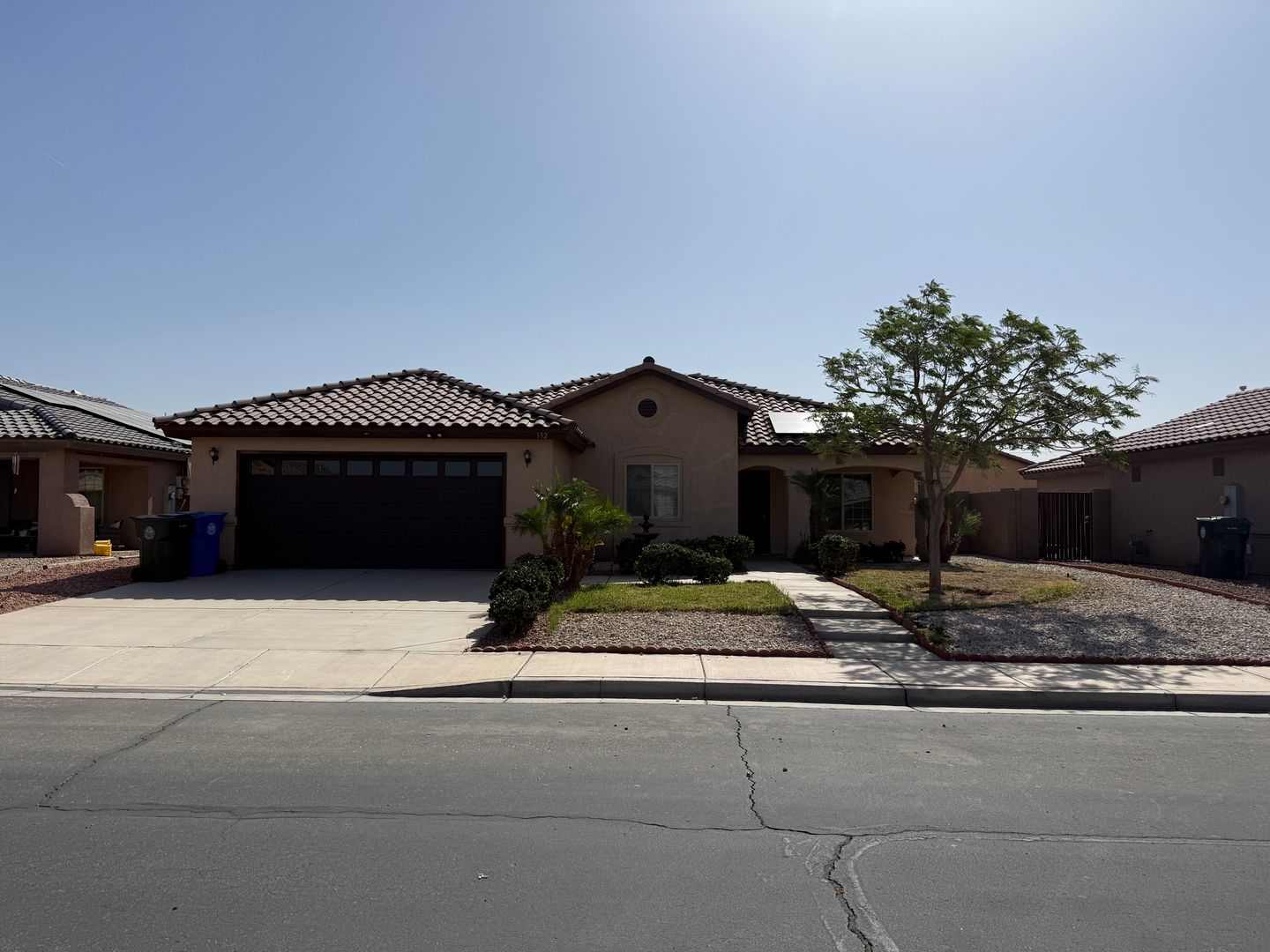 Somerton House: 352 S Sunset Ave