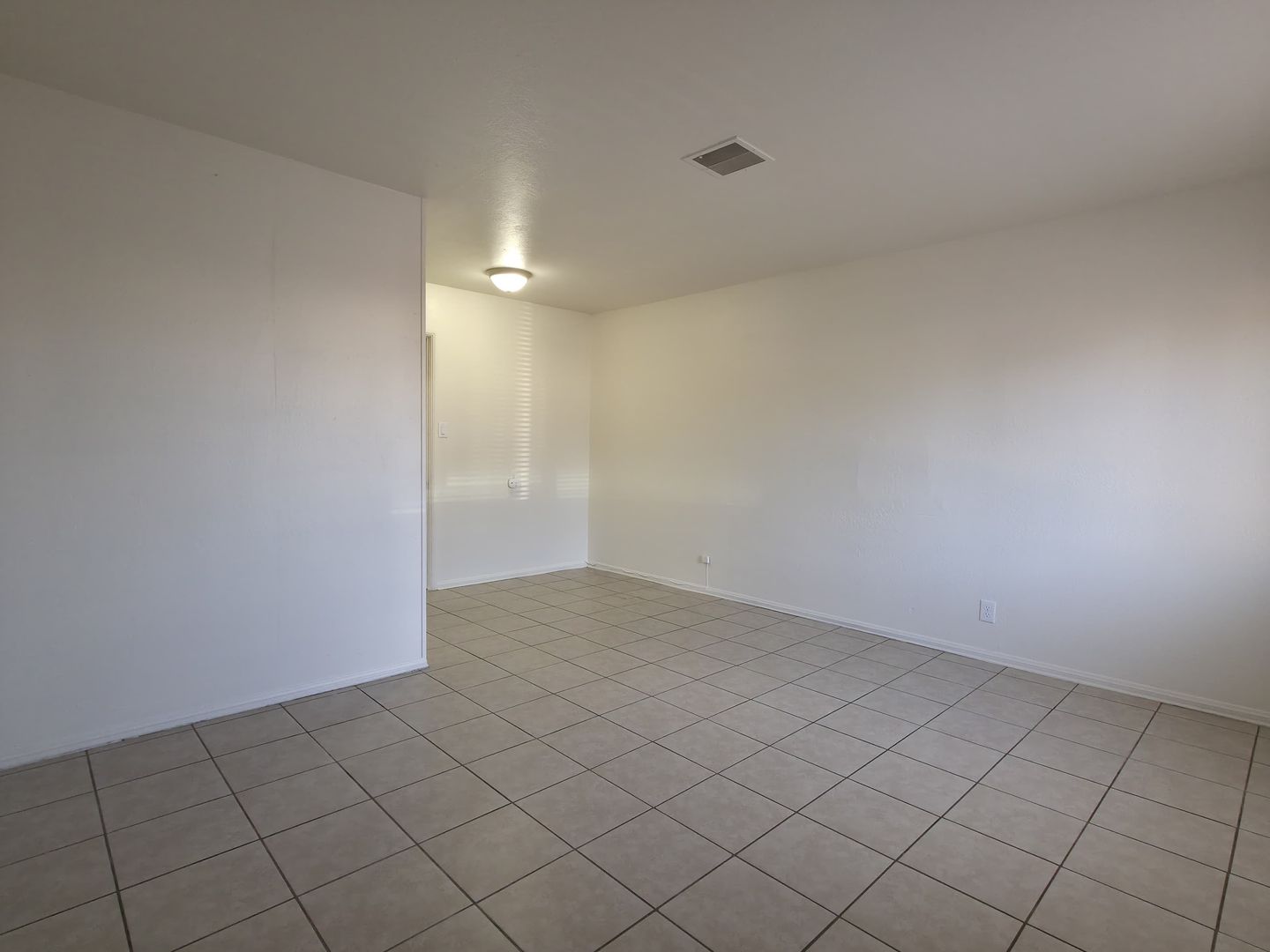 Yuma Apartment: 575 W 3rd St