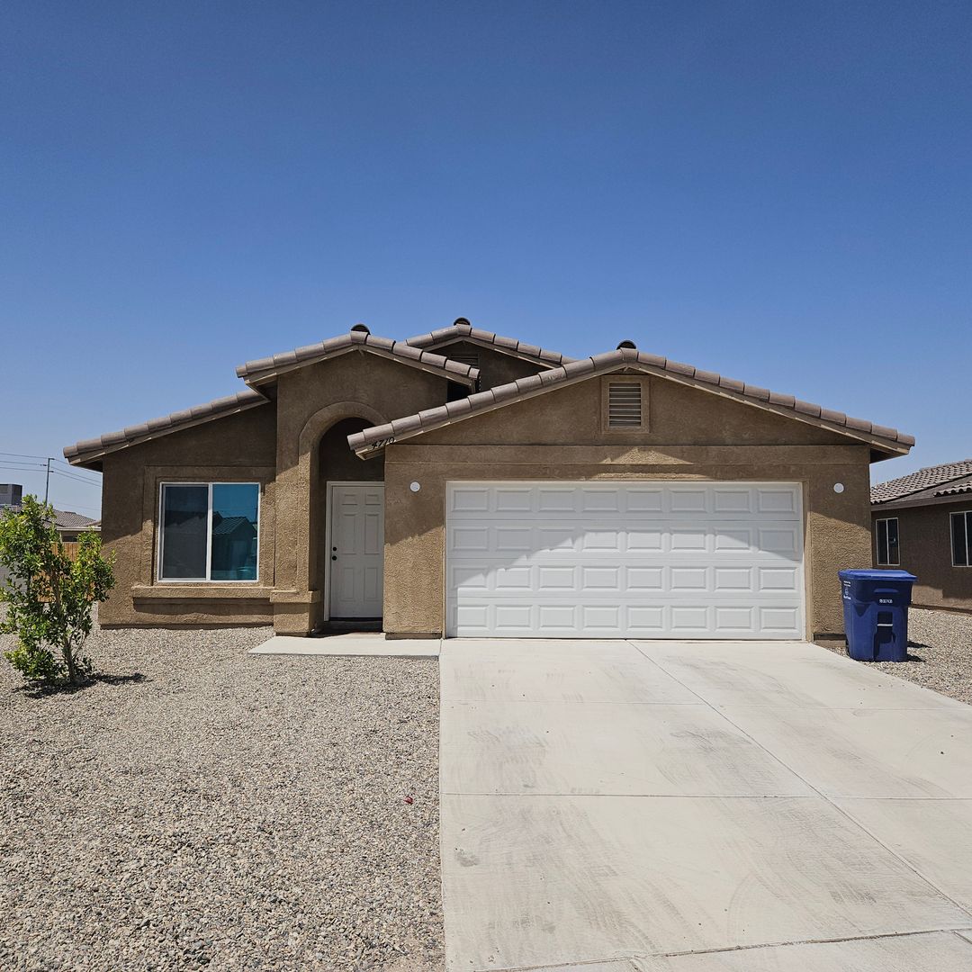 Yuma House: 4710 S Cedar Ave