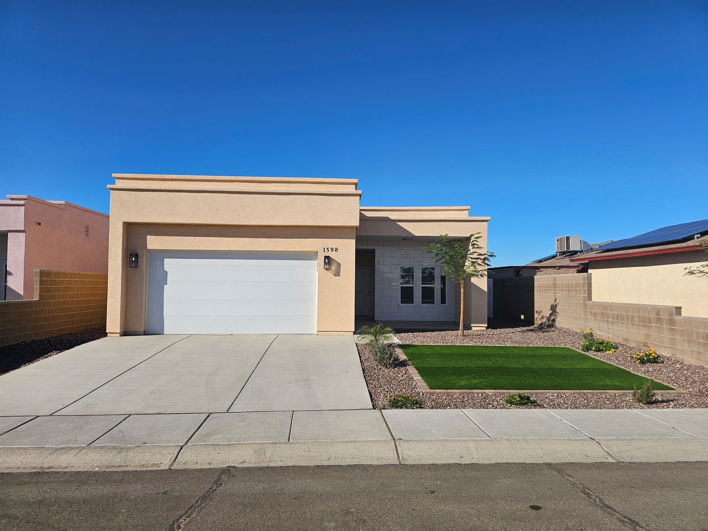 San Luis House: 1598 N. 9th Ave