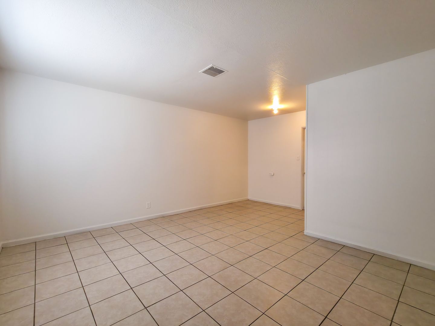 Yuma Apartment: 579 W 3rd St