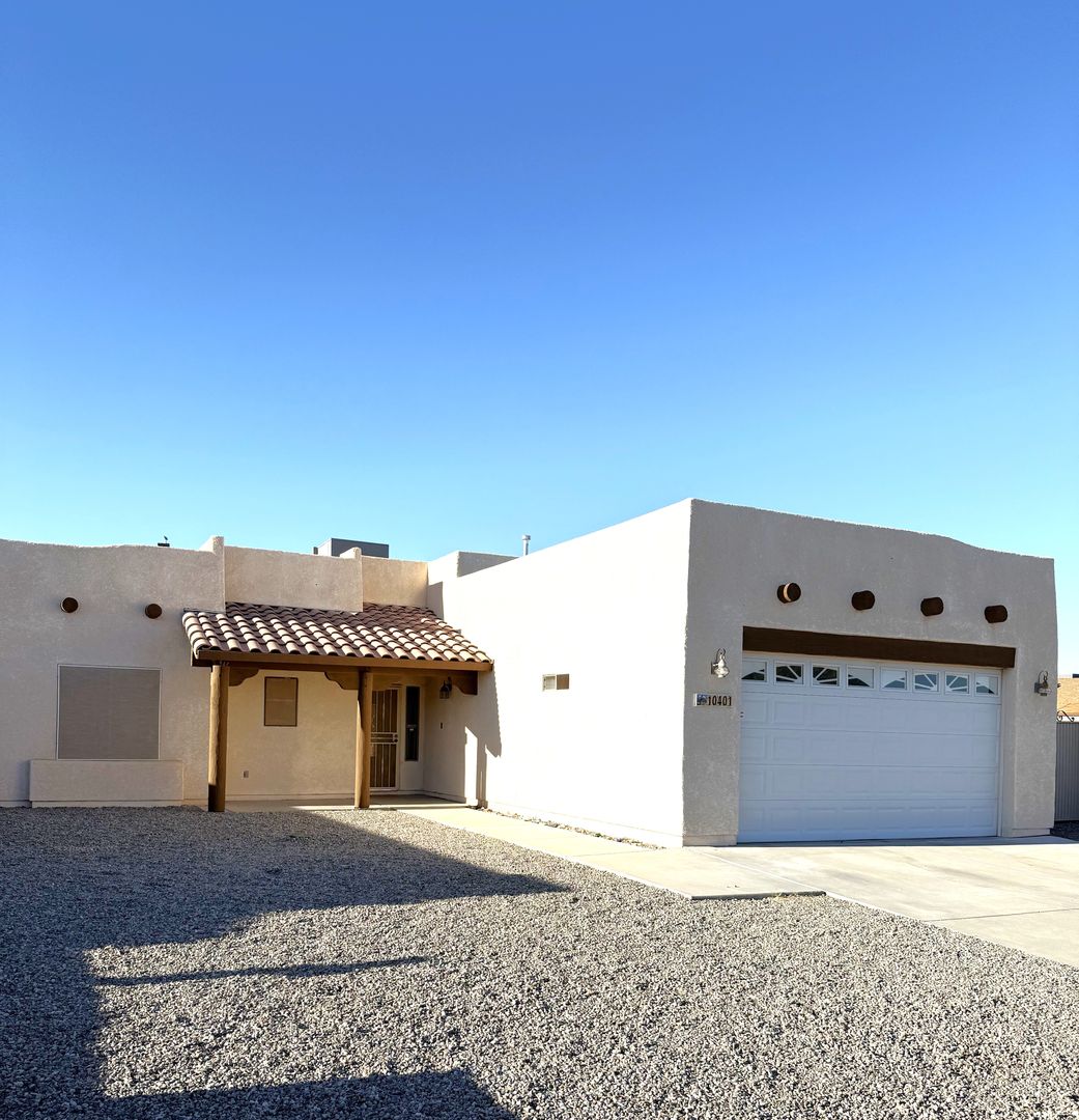 Yuma House: 10401 E 36th Pl