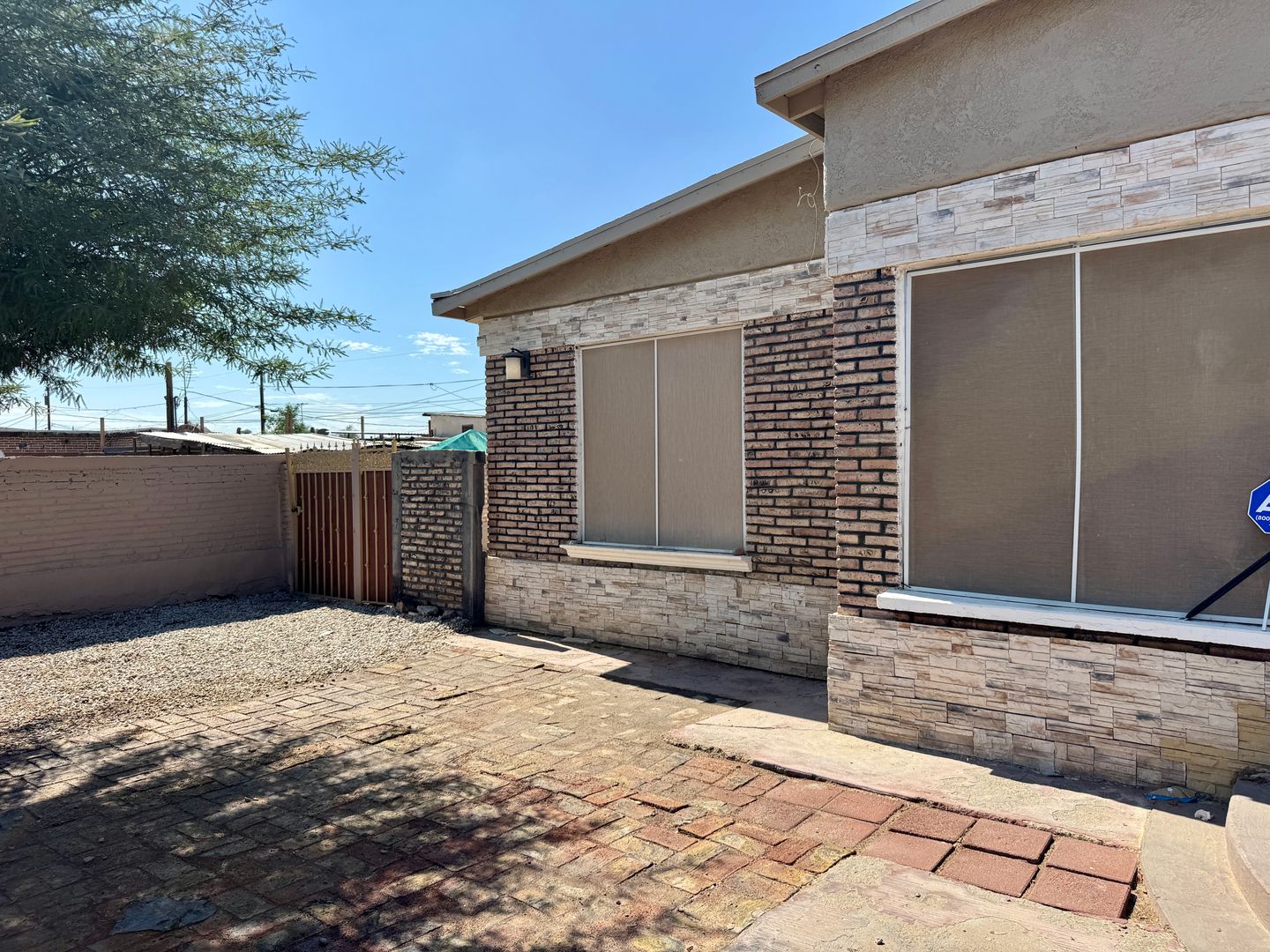 San Luis House: 746 N Cesar Chavez St
