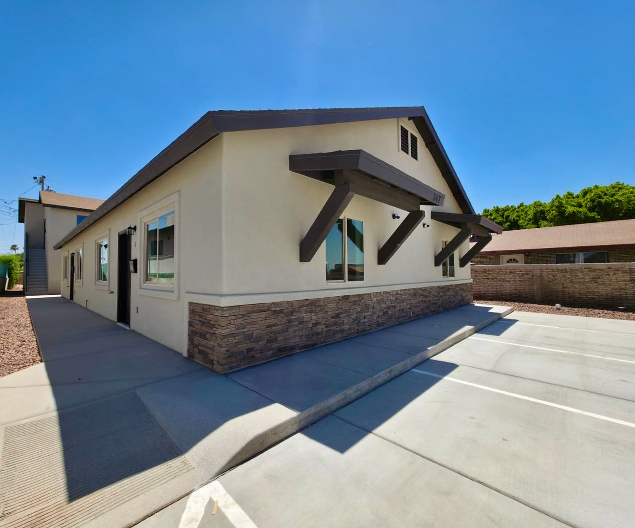 Somerton Apartment: 347 E George St