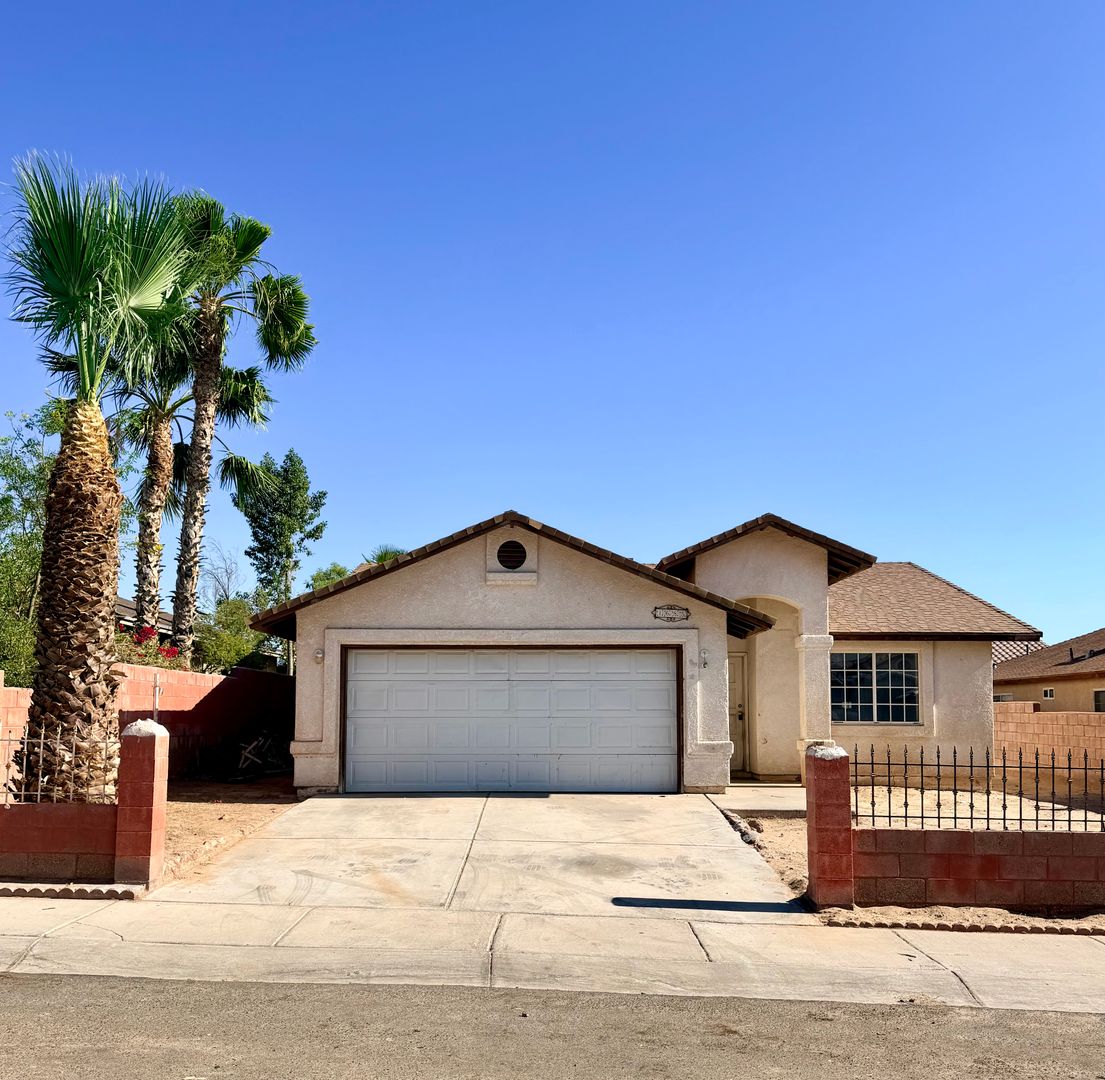 San Luis House: 1685 E. America Street