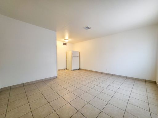 Cozy 1 bedroom 1 bathroom apartment available for lease in Yuma, AZ!