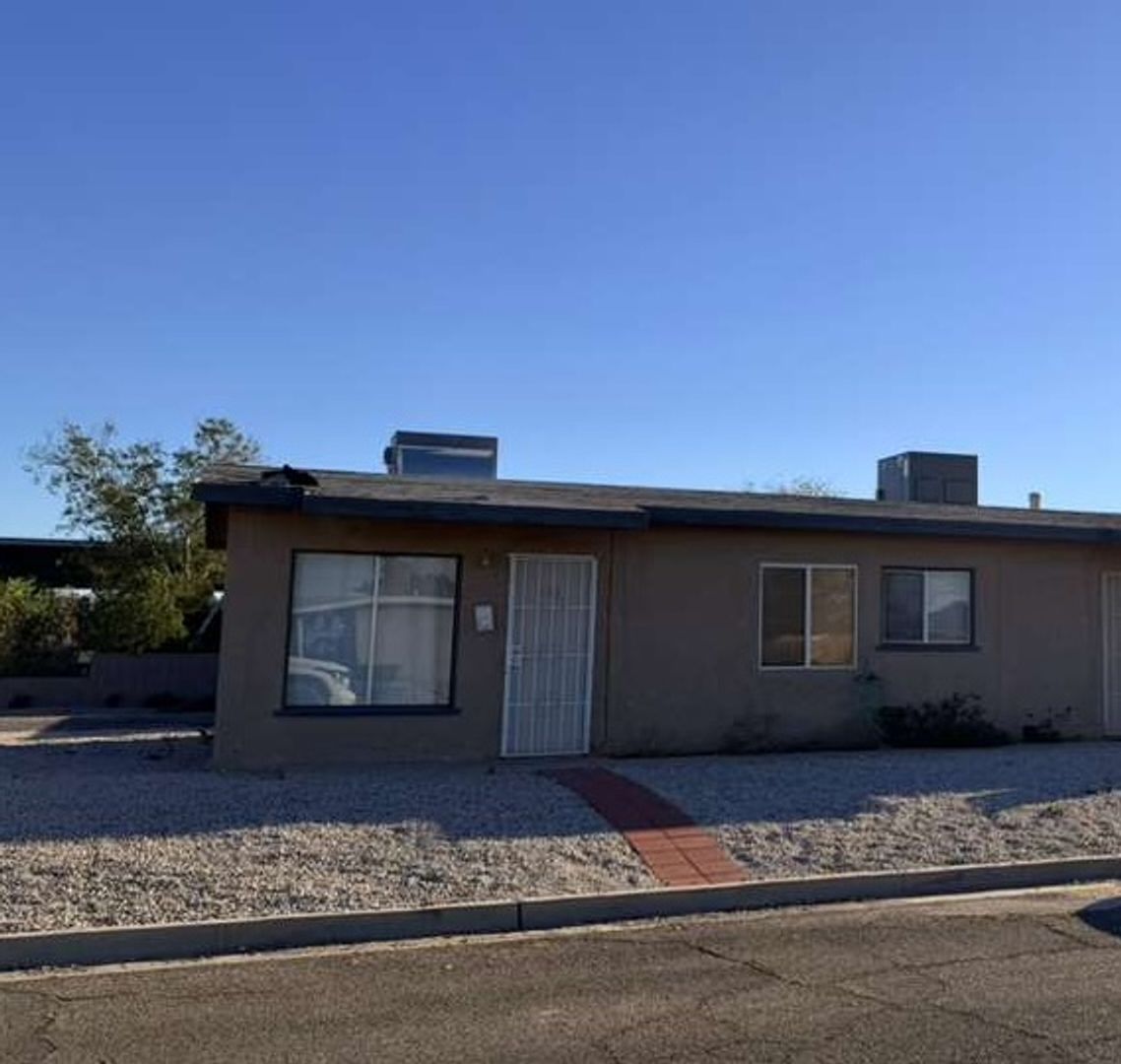 Yuma Apartment: 903 W 21st St