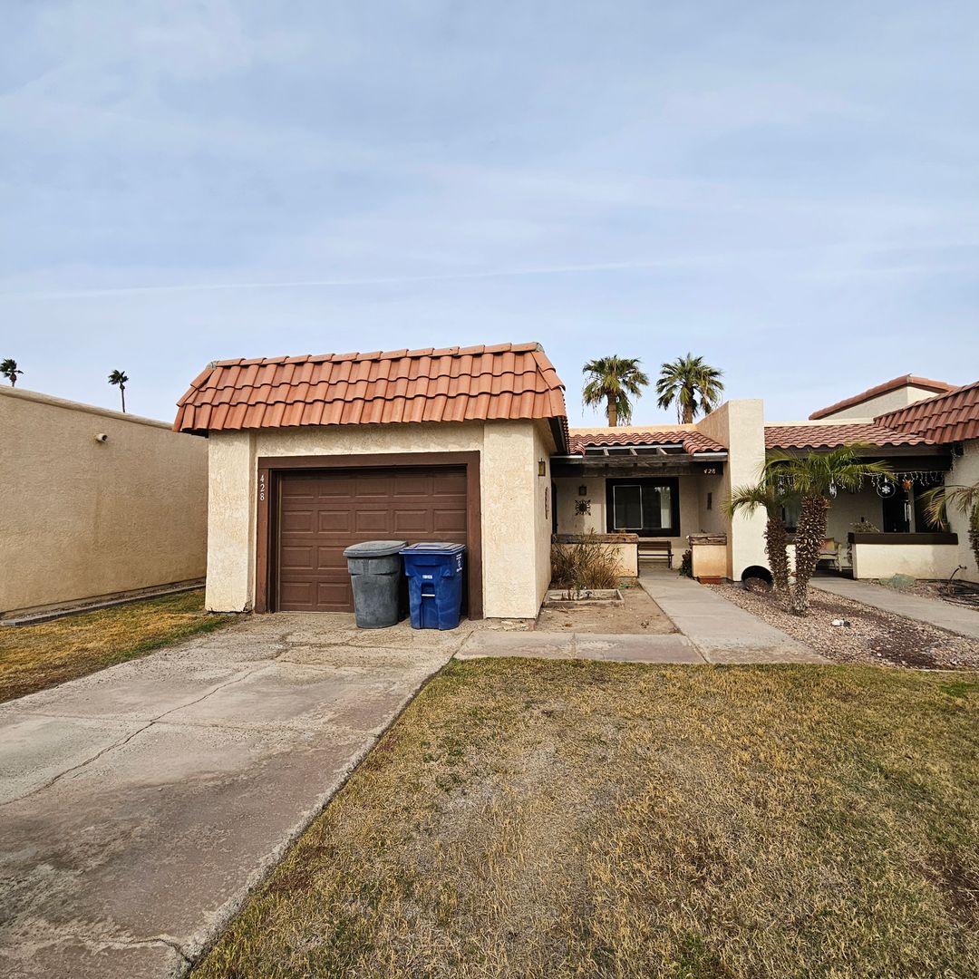 Yuma Townhome: 428 W 37th St