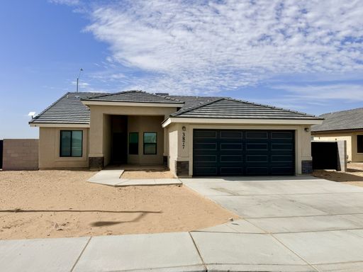 San Luis Corner Lot home with a Large Master Suite - 3 Bed 2 Bath Split Floor Plan