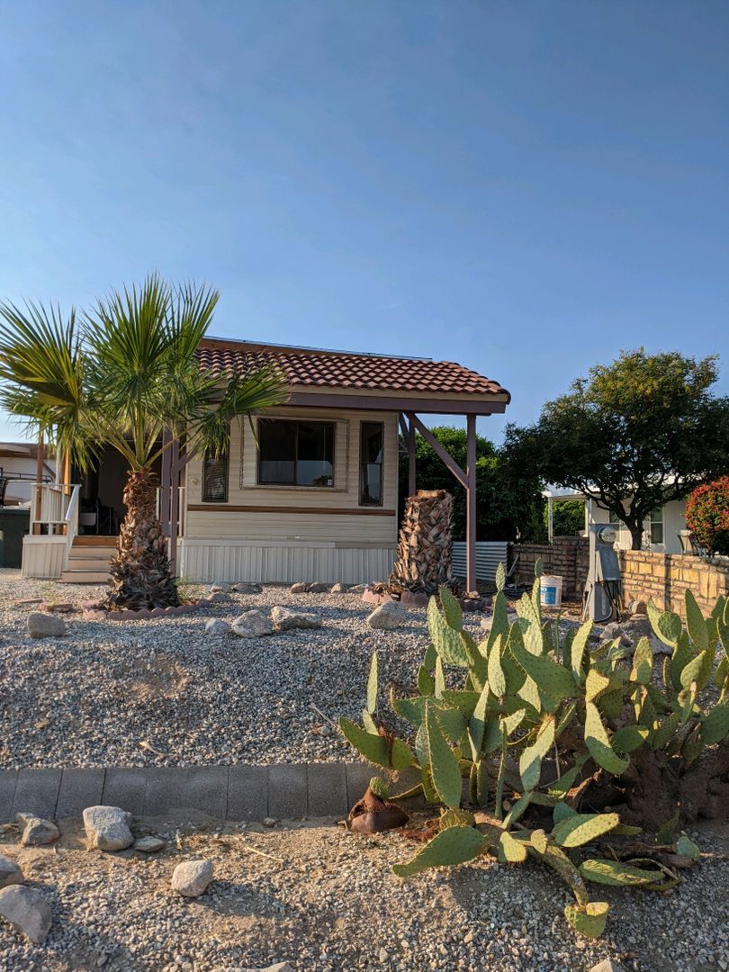 Yuma House: 13827 E 49th St, #A