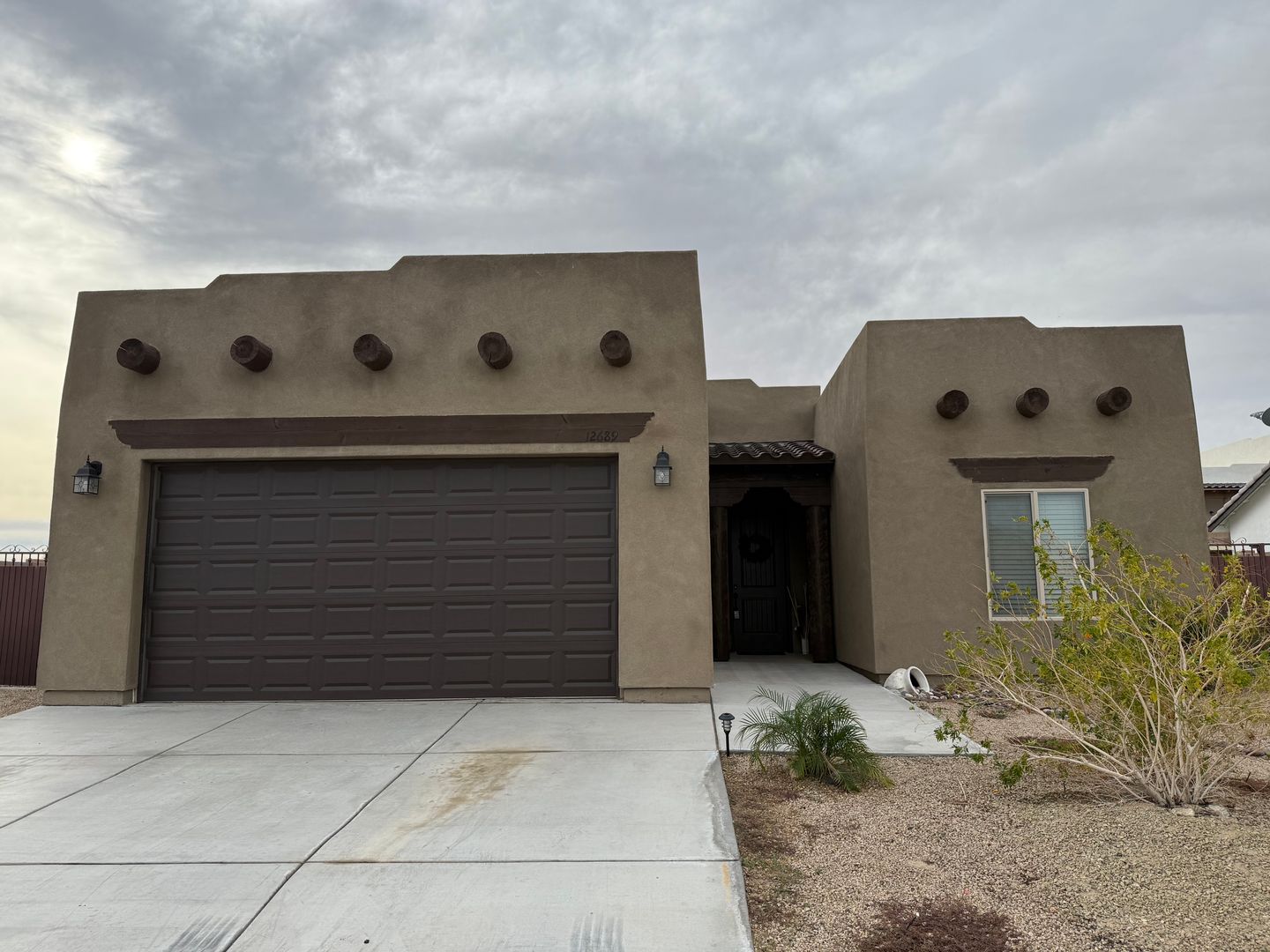 Yuma House: 12689 E 48th Dr