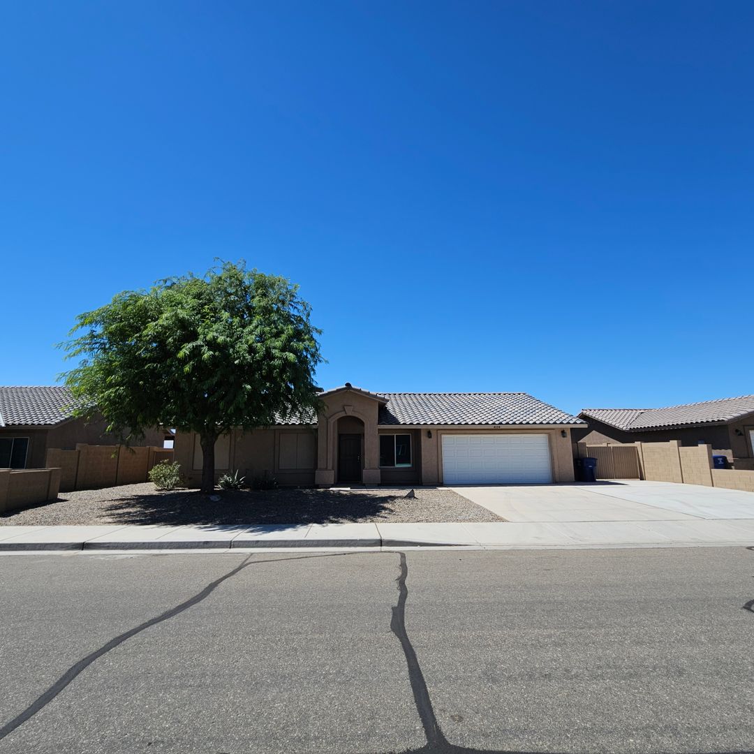 Yuma House: 4174 S Sunflower Dr