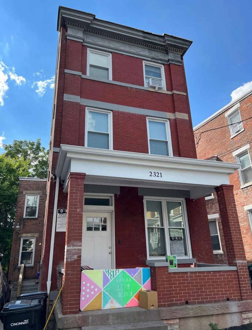 Cincinnati Apartment: 2321 Flora Ave