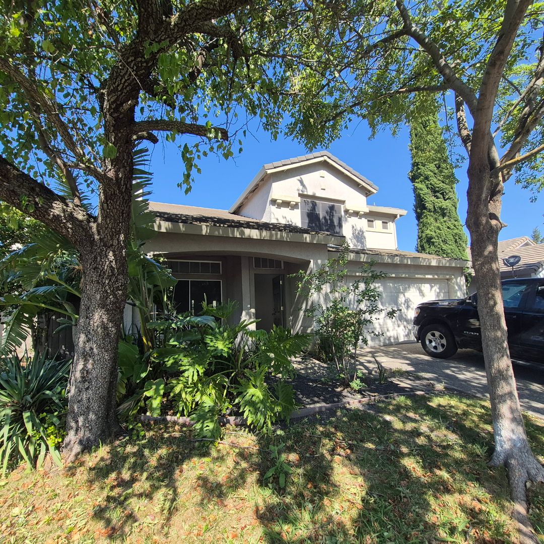 Sacramento House: 5317 Buckwood Way