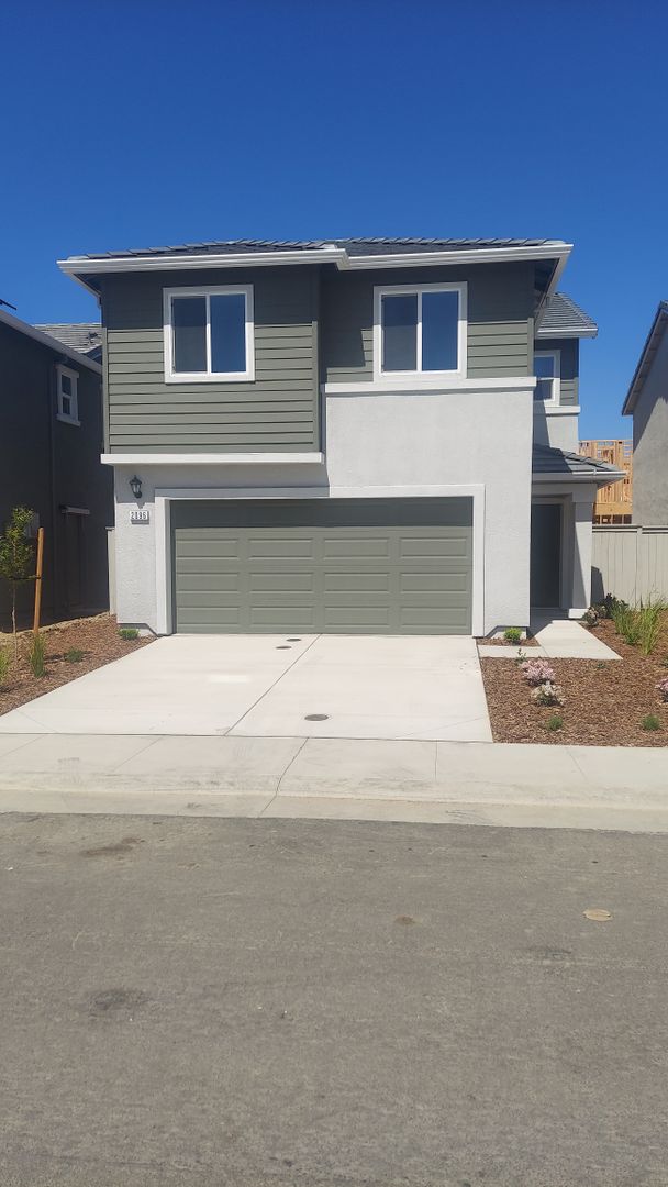 Roseville House: 2096 Shady Tree Cir.