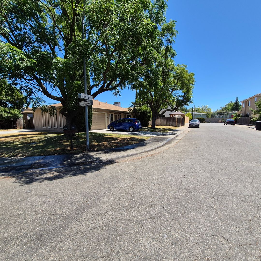 Carmichael Apartment: 3332 Jayanne Way